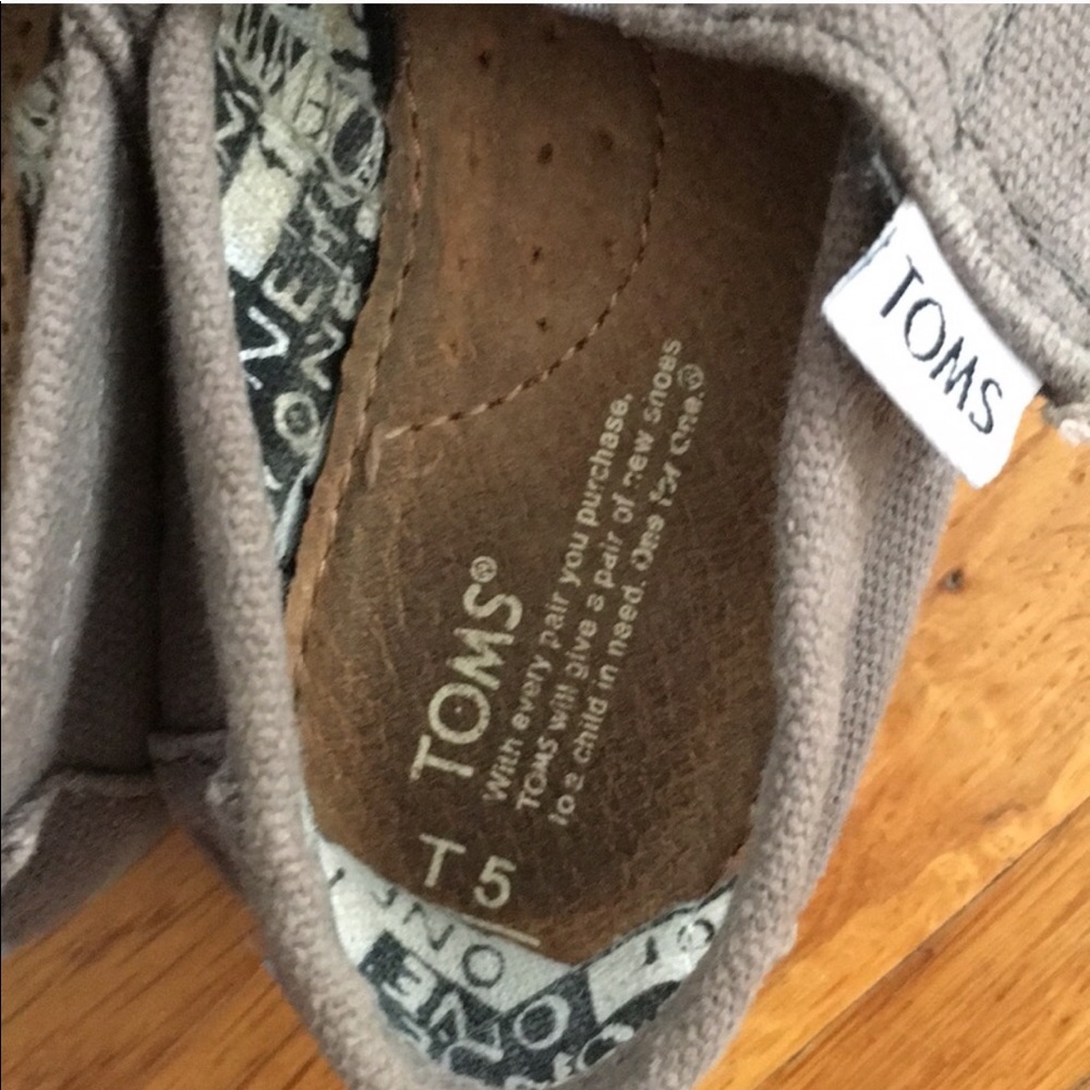 TOMS - Picture 2 of 4